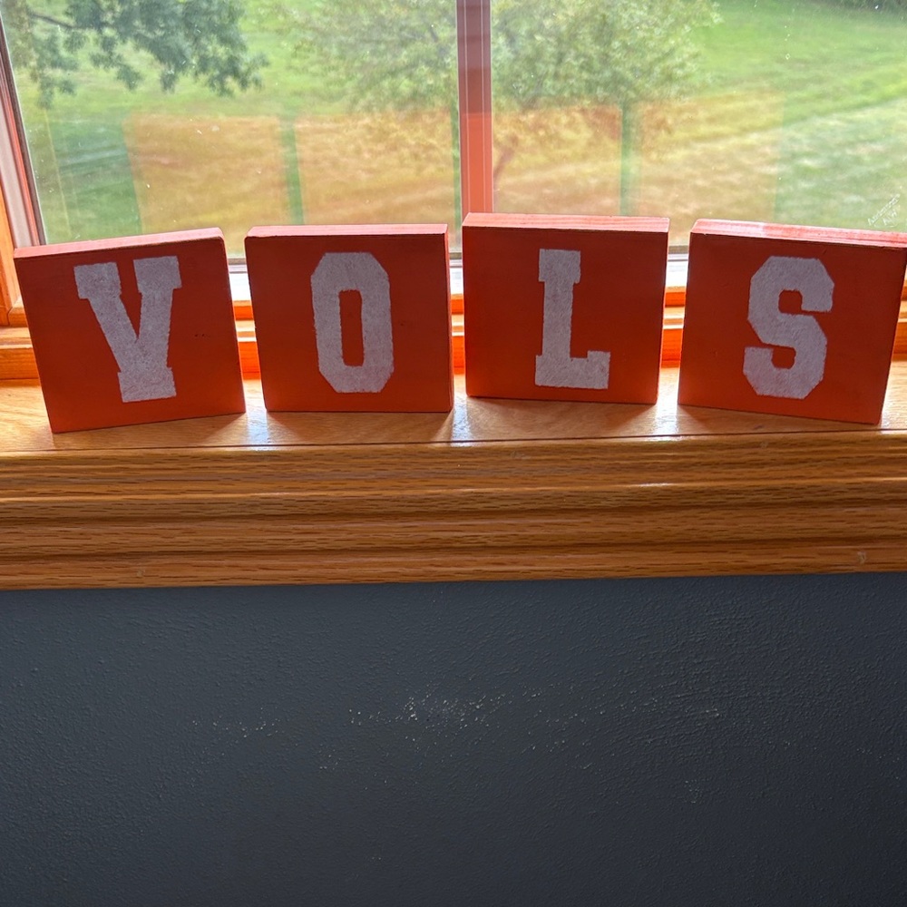 Vols wooden blocks